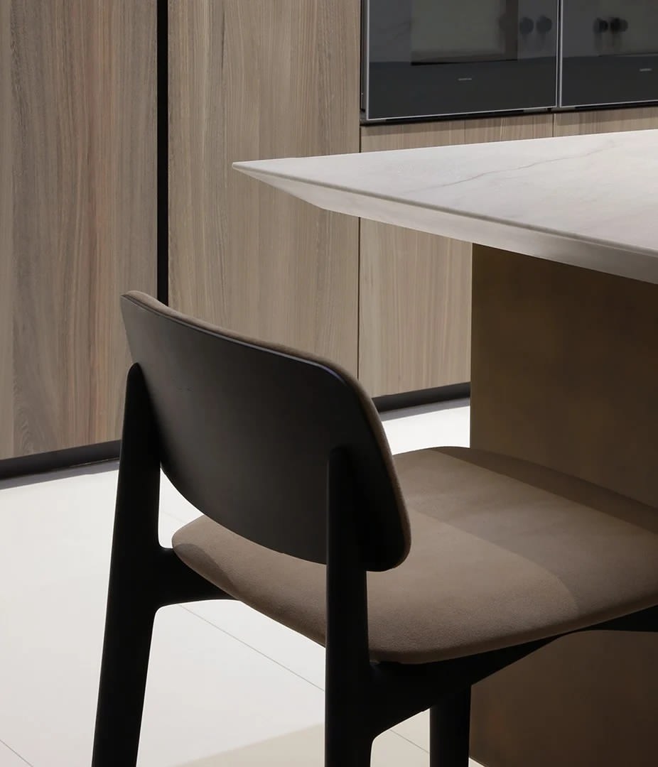 Sgabello curve Poliform