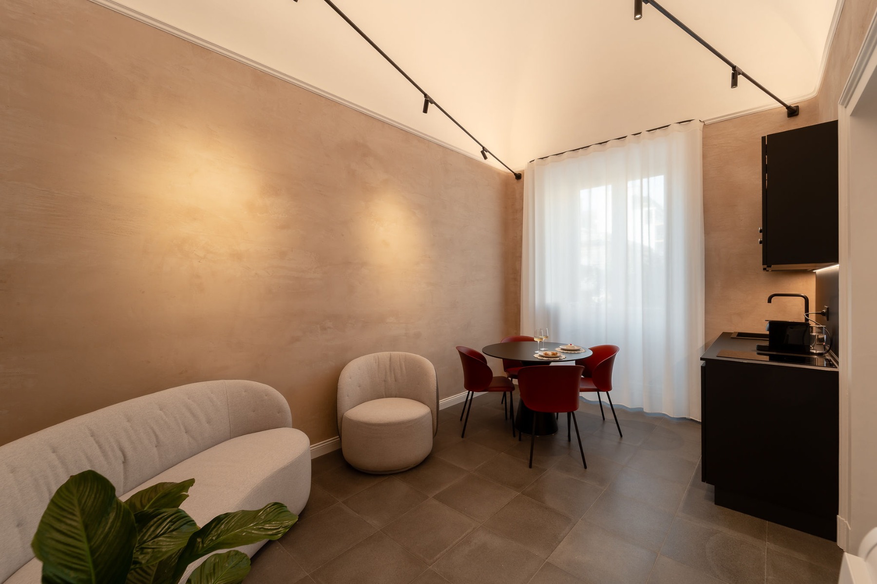 Arredo business 6 contract, Aita Suite Catania, ⁠divano e poltrona Le Comfort 