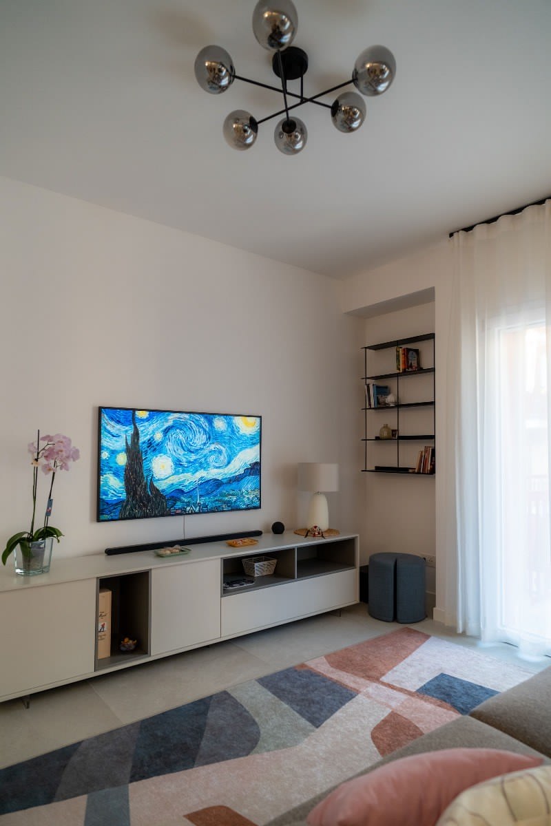Arredamento residenziale, progetto interior design: Divano Calia modello Toby Wing, Mobile TV unit Sangiacomo